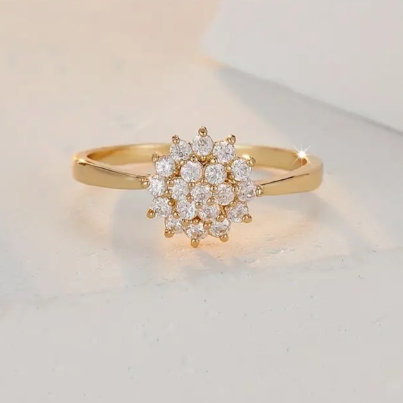 🆕 Golden flower ring 💛 - Picture 1 of 7